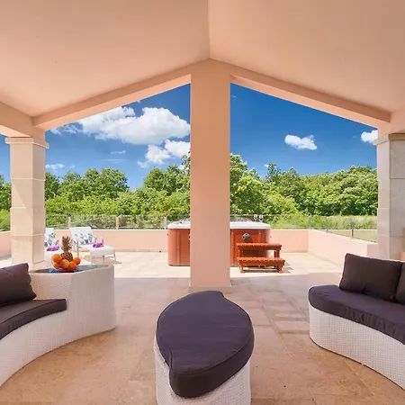 Holiday home Liv Pula