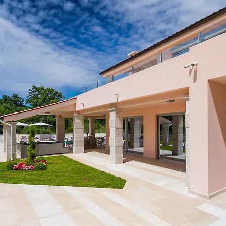 Liv Holiday home *