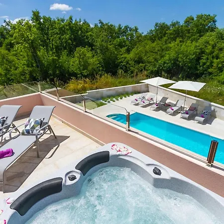 Holiday home Liv Pula