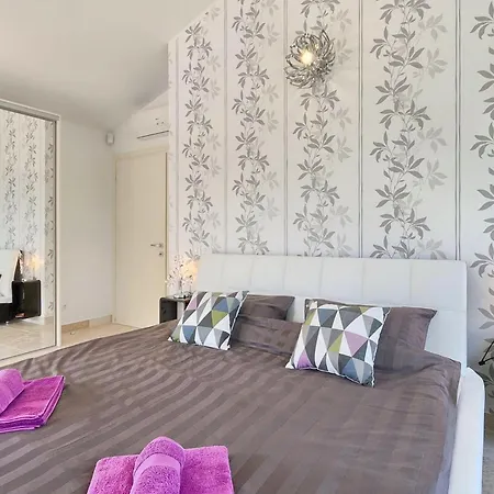 Liv Holiday home *