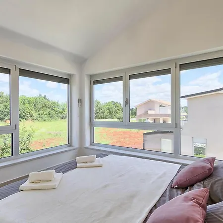 Holiday home Liv Pula